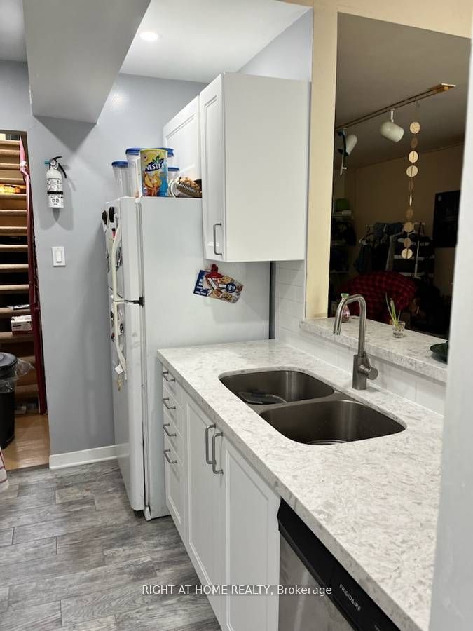 Additional image 6 of Unit 2-210 Mccaul Street, Toronto, ON, M5T 1W5