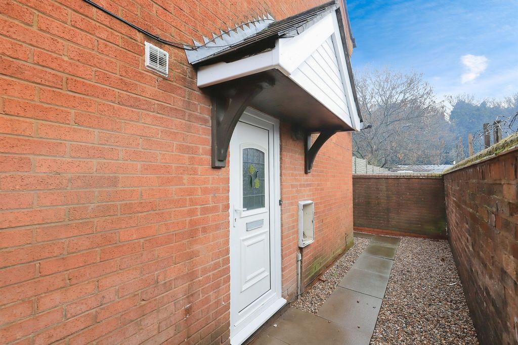 1 bed flat for saleMill Croft, Bilston WV14 photo 2
