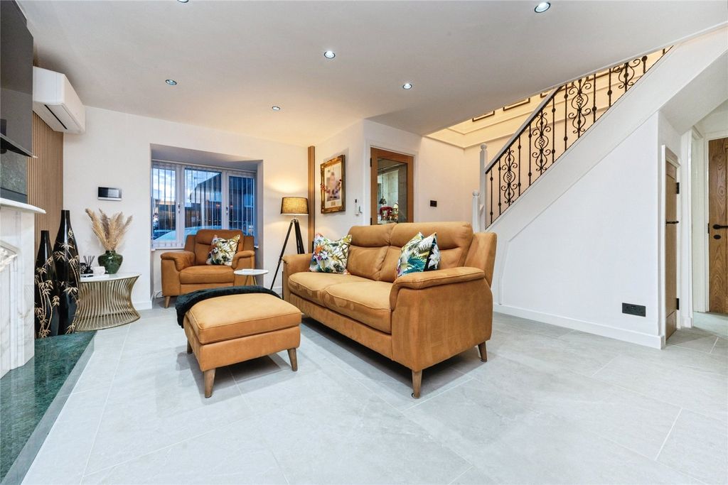 Additional image 5 of 5 bed detached house for saleChaucer Drive, Biggleswade, Bedfordshire SG18