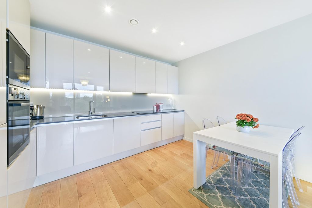 Additional image 6 of 2 bed flat for saleCopland Court, Durham Wharf Drive, Brentford TW8.