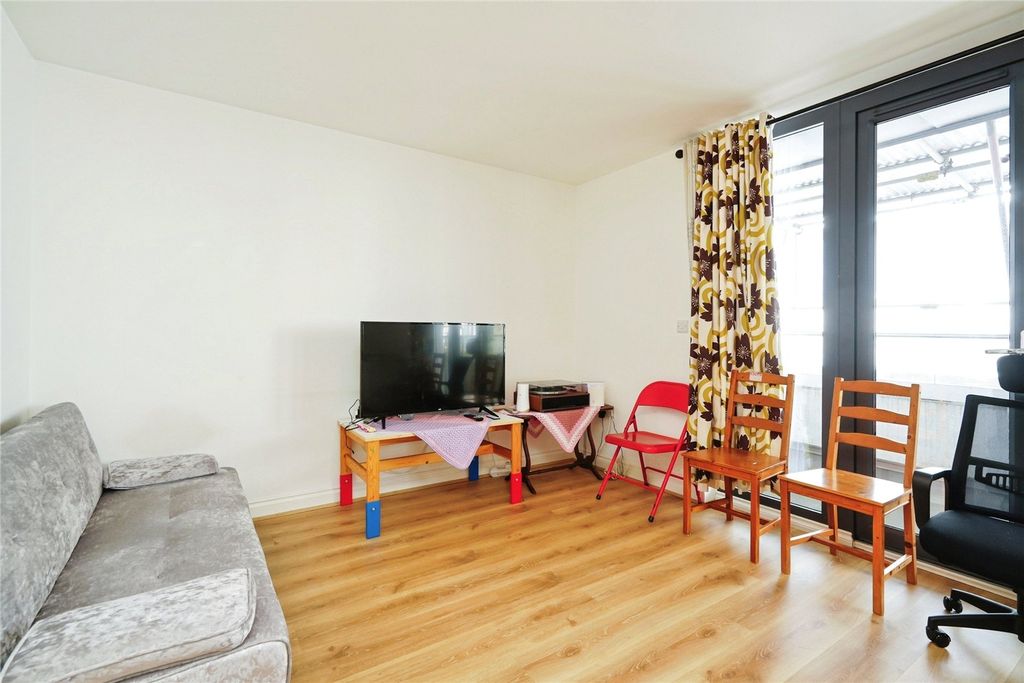Additional image 3 of 2 bed flat for saleWesley Lane, Bicester, Oxfordshire OX26