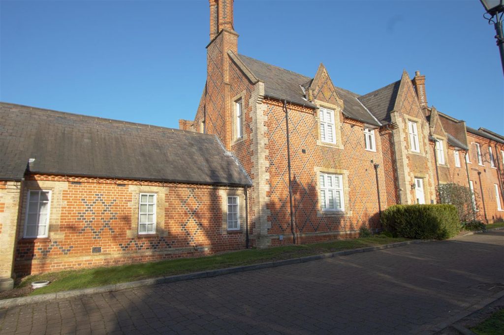 Additional image 15 of 2 bed flat for saleGrey Lady Place, Billericay CM11
