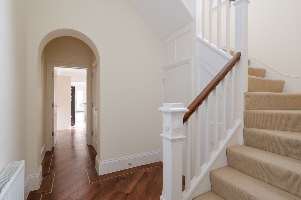 Additional image 13 of 6 bed town house for saleLansdowne Road, Bedford MK40