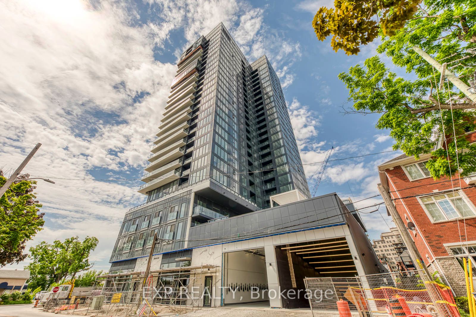 303-370 Martha Street, Burlington, ON, L7R 0G9