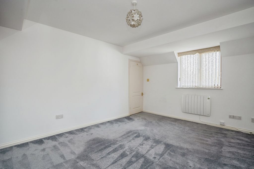 Additional image 7 of 2 bed flat for salePelham Terrace, Emsworth, Hampshire PO10