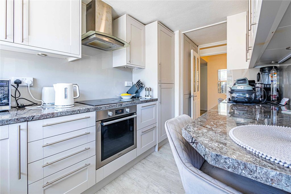 Additional image 3 of 2 bed flat for saleBeech Drive, Berkhamsted, Hertfordshire HP4