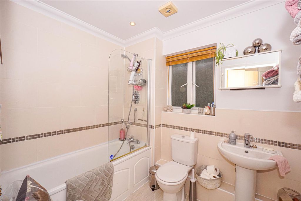 Additional image 6 of 2 bed flat for saleWelton Rise, St. Leonards-On-Sea TN37
