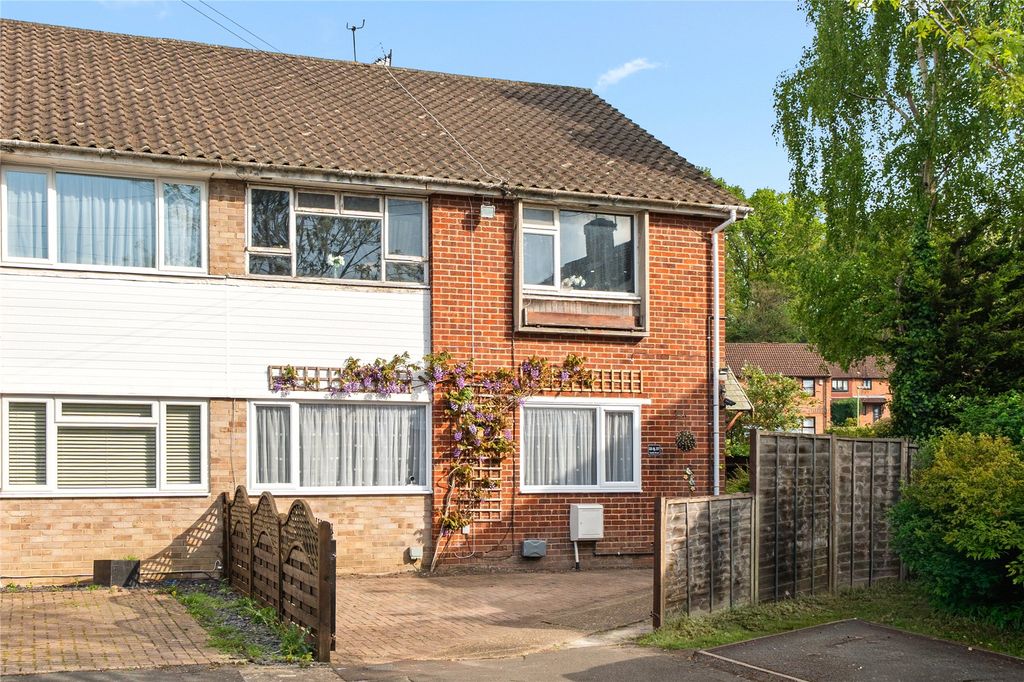 2 bed maisonette for saleAddlestone, Surrey KT15