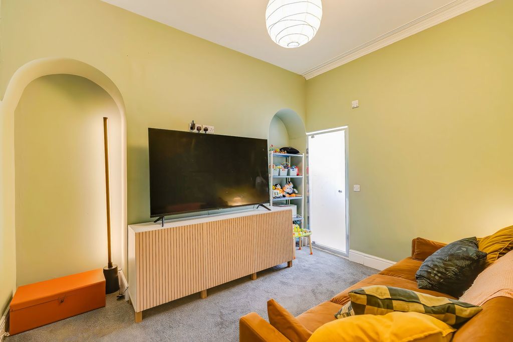 Additional image 7 of 4 bed terraced house for saleMackintosh Place, Roath, Cardiff CF24