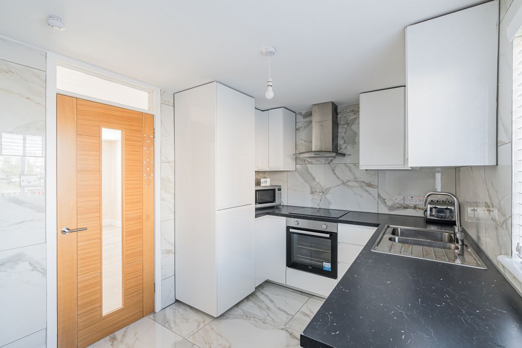 Additional image 13 of 2 bed flat for sale17/2 Calder Drive, Edinburgh EH11