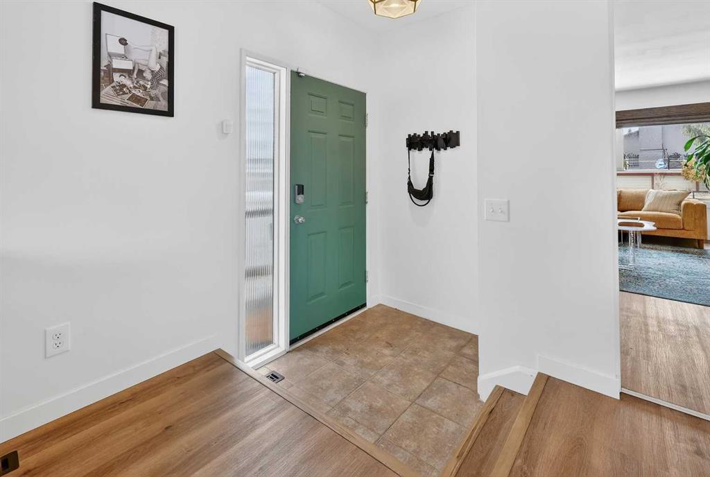 Additional image 2 of 584 Woodhill Place SW, Calgary, AB, T2W 3L5