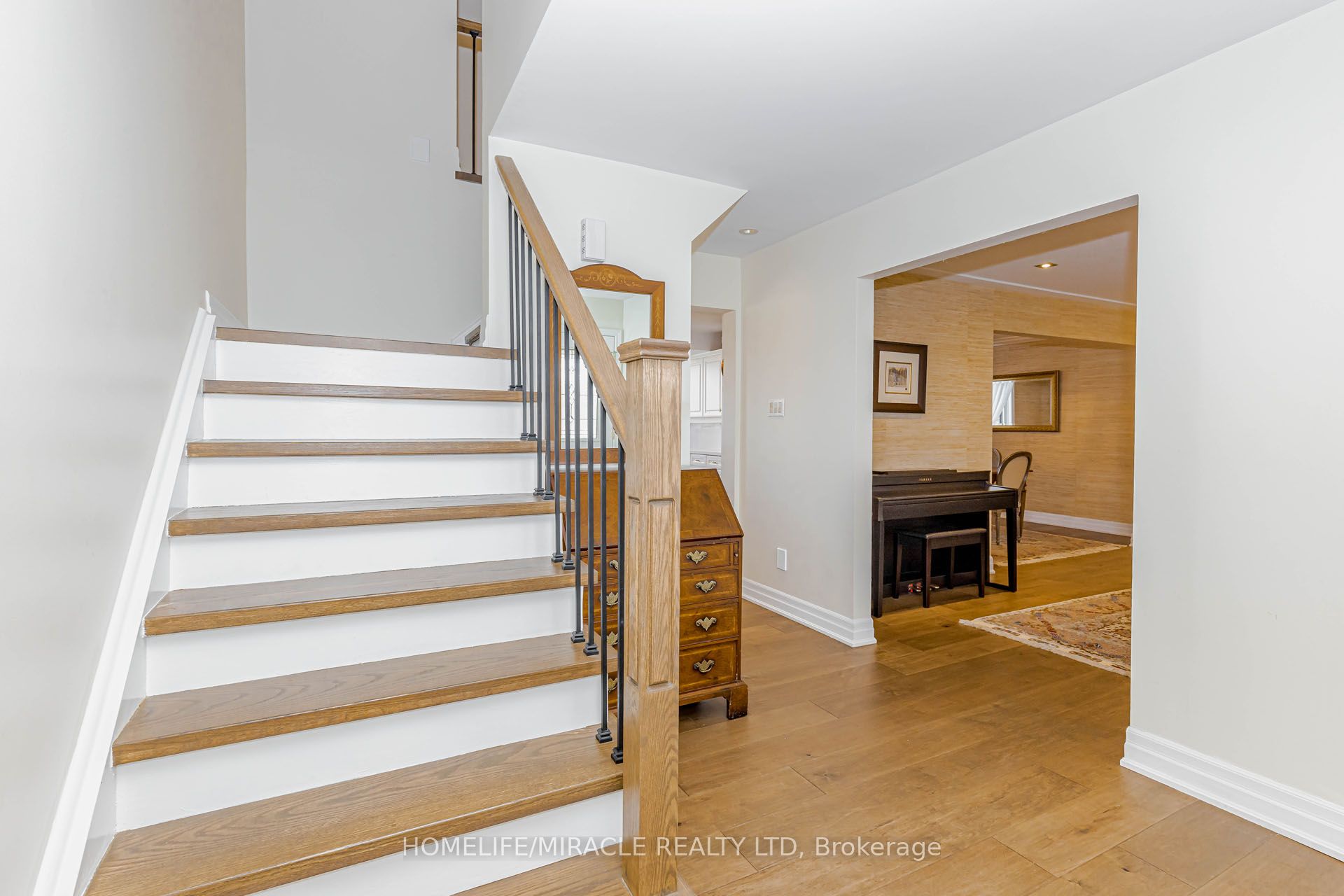 Additional image 5 of 253 Mccraney Street W, Oakville, ON, L6H 3A9