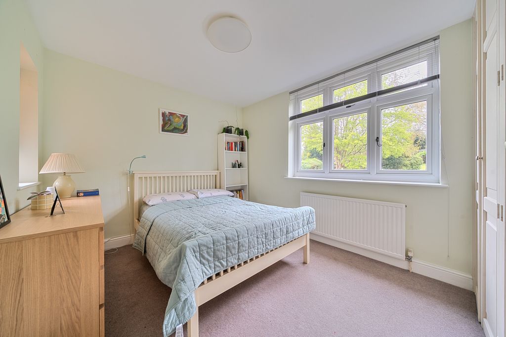 Additional image 7 of 5 bed detached house for saleMillshot Drive, Amersham HP7