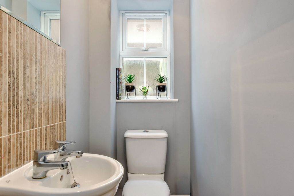 Additional image 11 of 4 bed semi-detached house for salePopes Road, Abbots Langley WD5