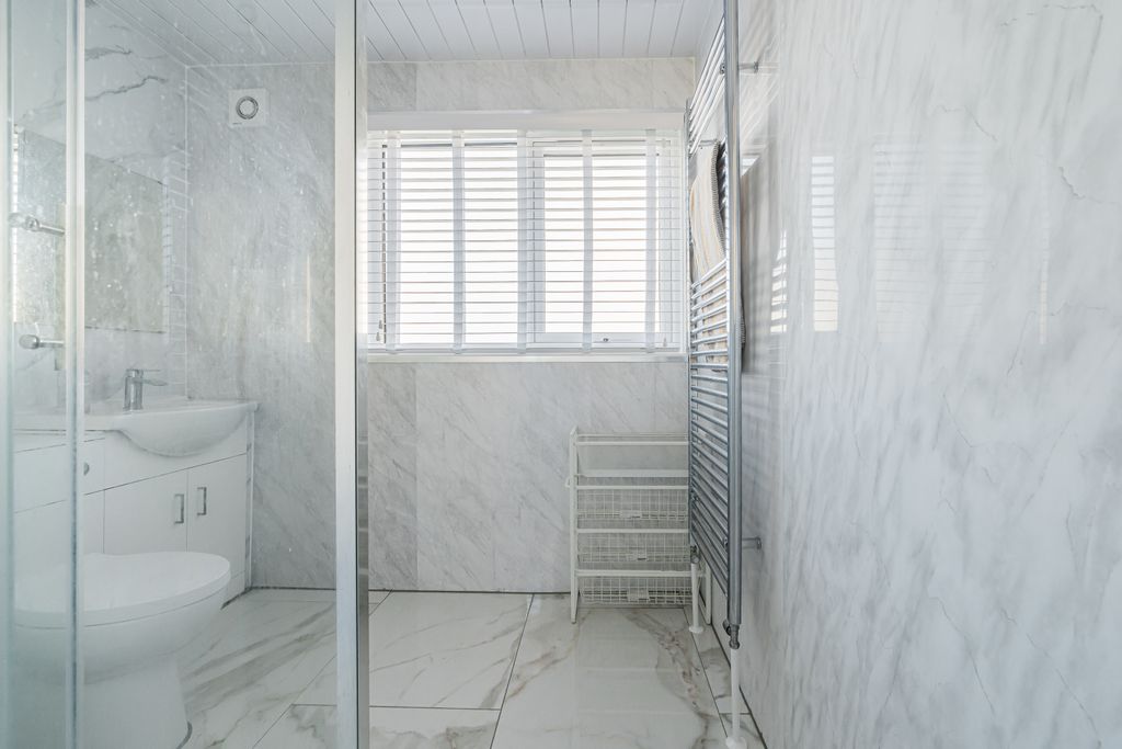 Additional image 7 of 2 bed flat for sale17/2 Calder Drive, Edinburgh EH11