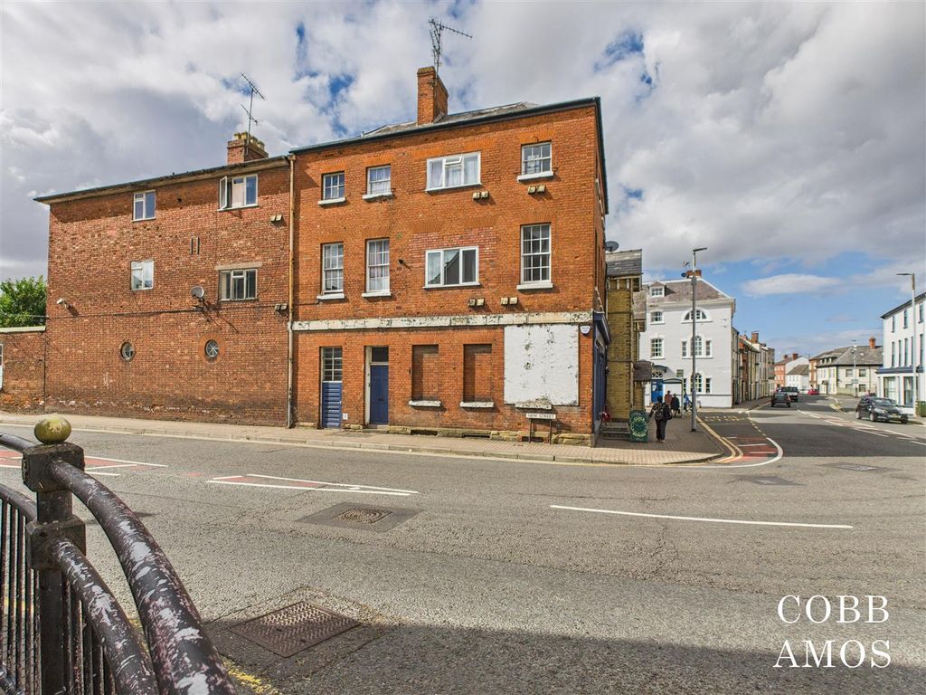 2 bed flat for saleBroad Street, Leominster HR6