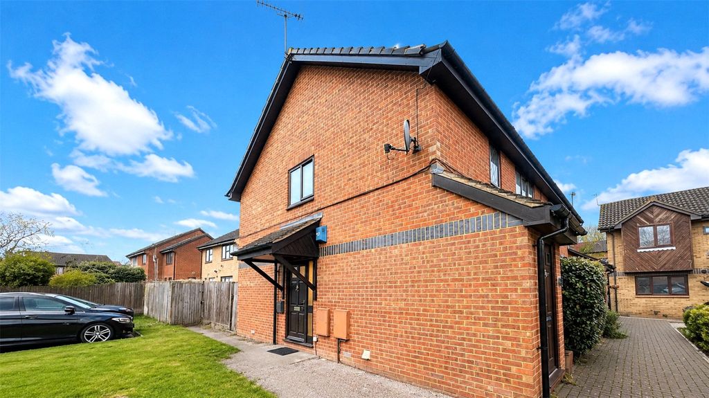 1 bed maisonette for saleHorsebrass Drive, Bagshot, Surrey GU19