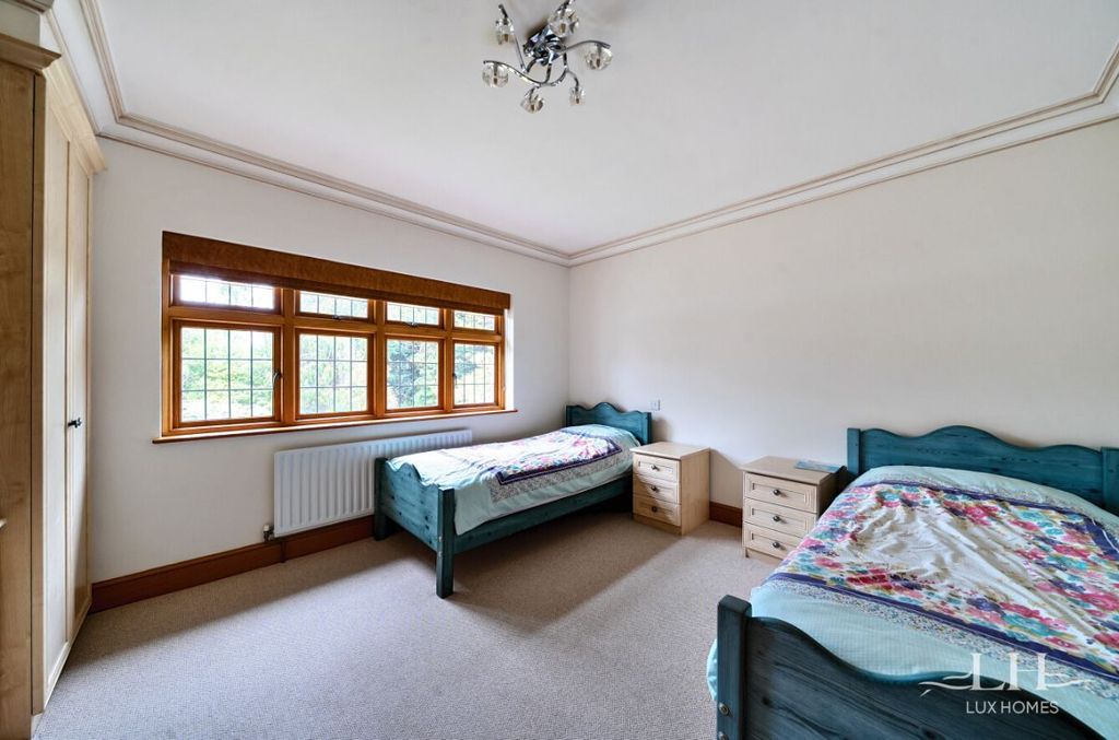 Additional image 14 of 6 bed detached house for saleParkstone Avenue, Emerson Park RM11