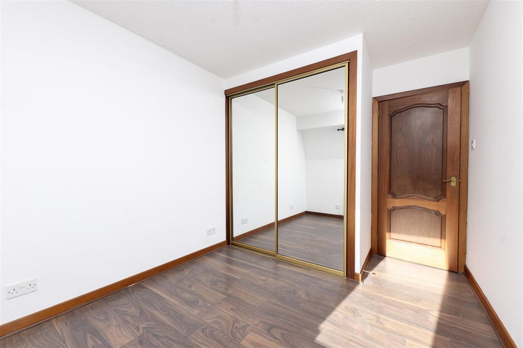 Additional image 12 of 2 bed flat for sale13 Connel Court, Ardconnel Street, Inverness IV2