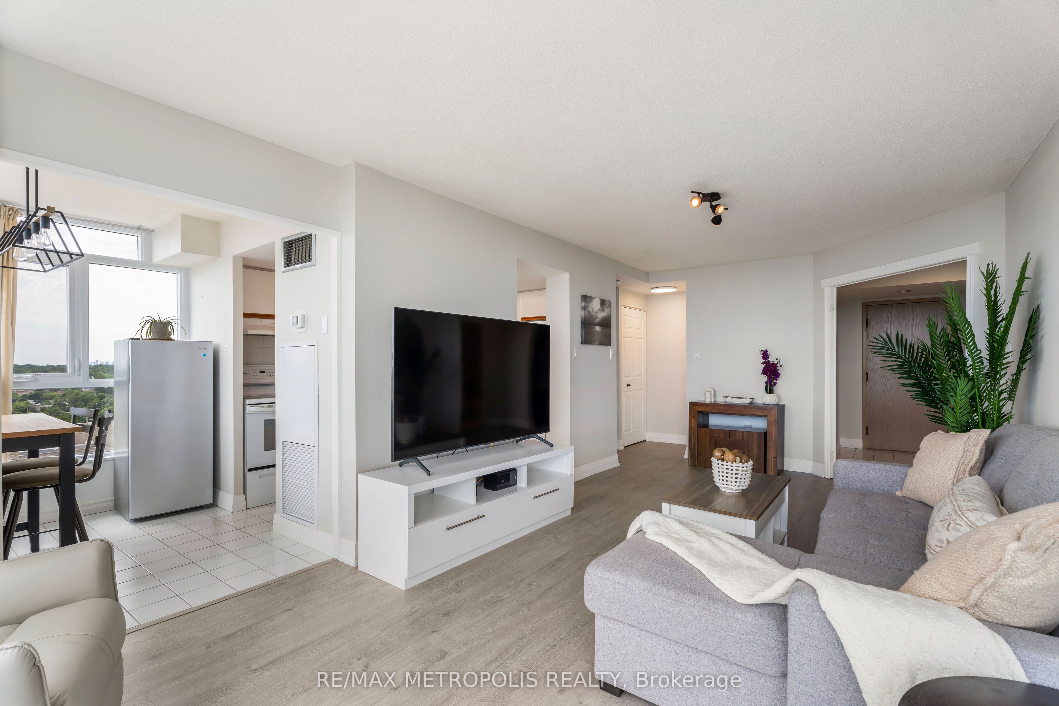 Additional image 2 of 1707-3233 Eglinton Avenue E, Toronto, ON, M1J 3N6