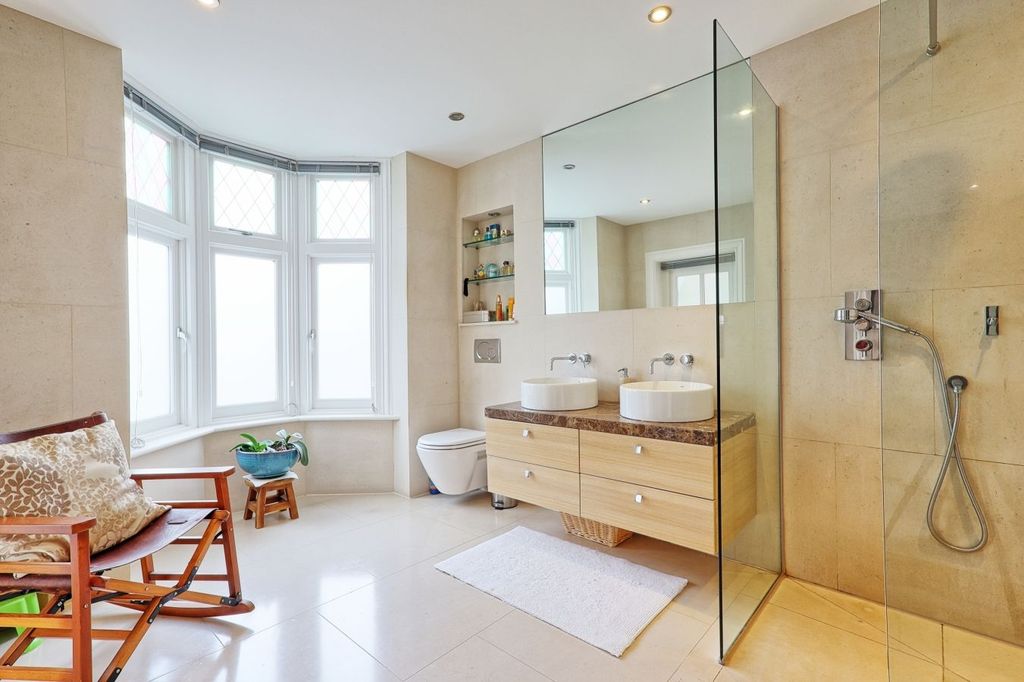 Additional image 20 of 5 bed detached house for saleBurntwood Avenue, Emerson Park, Hornchurch RM11