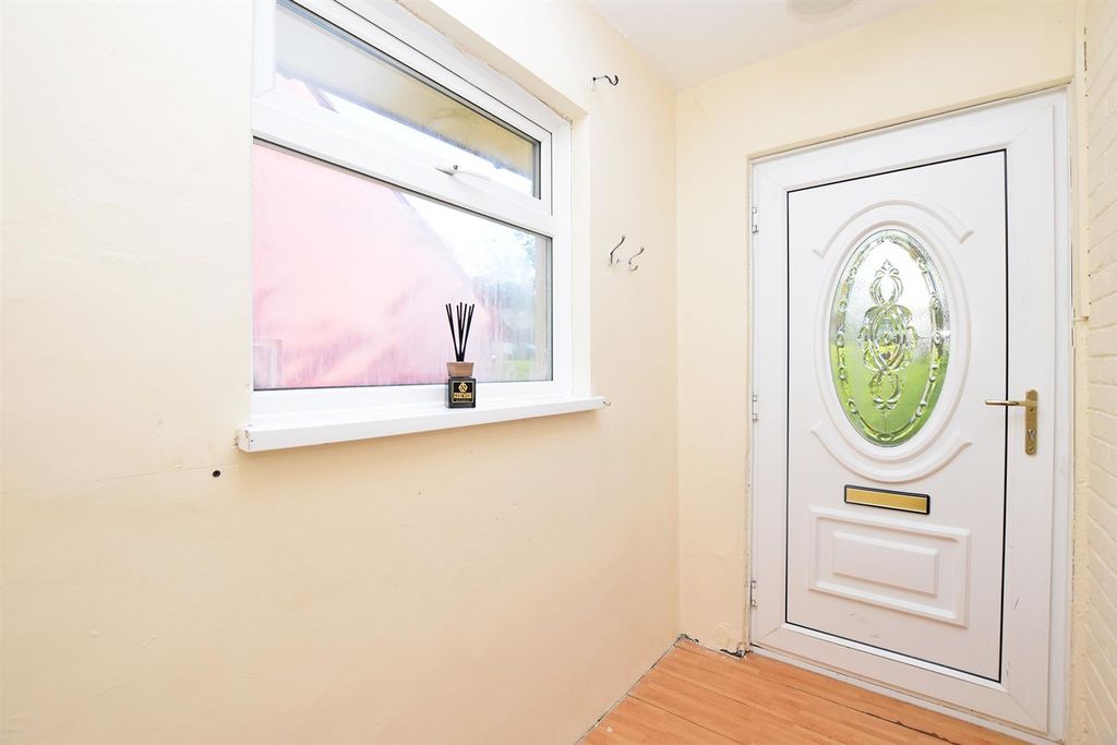 Additional image 8 of 2 bed flat for saleGoad Avenue, Chatham ME5