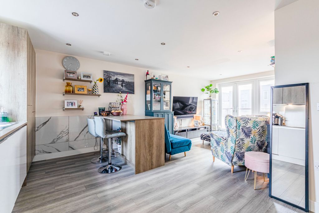 Additional image 4 of 2 bed flat for saleHawker Drive, Addlestone, Surrey KT15