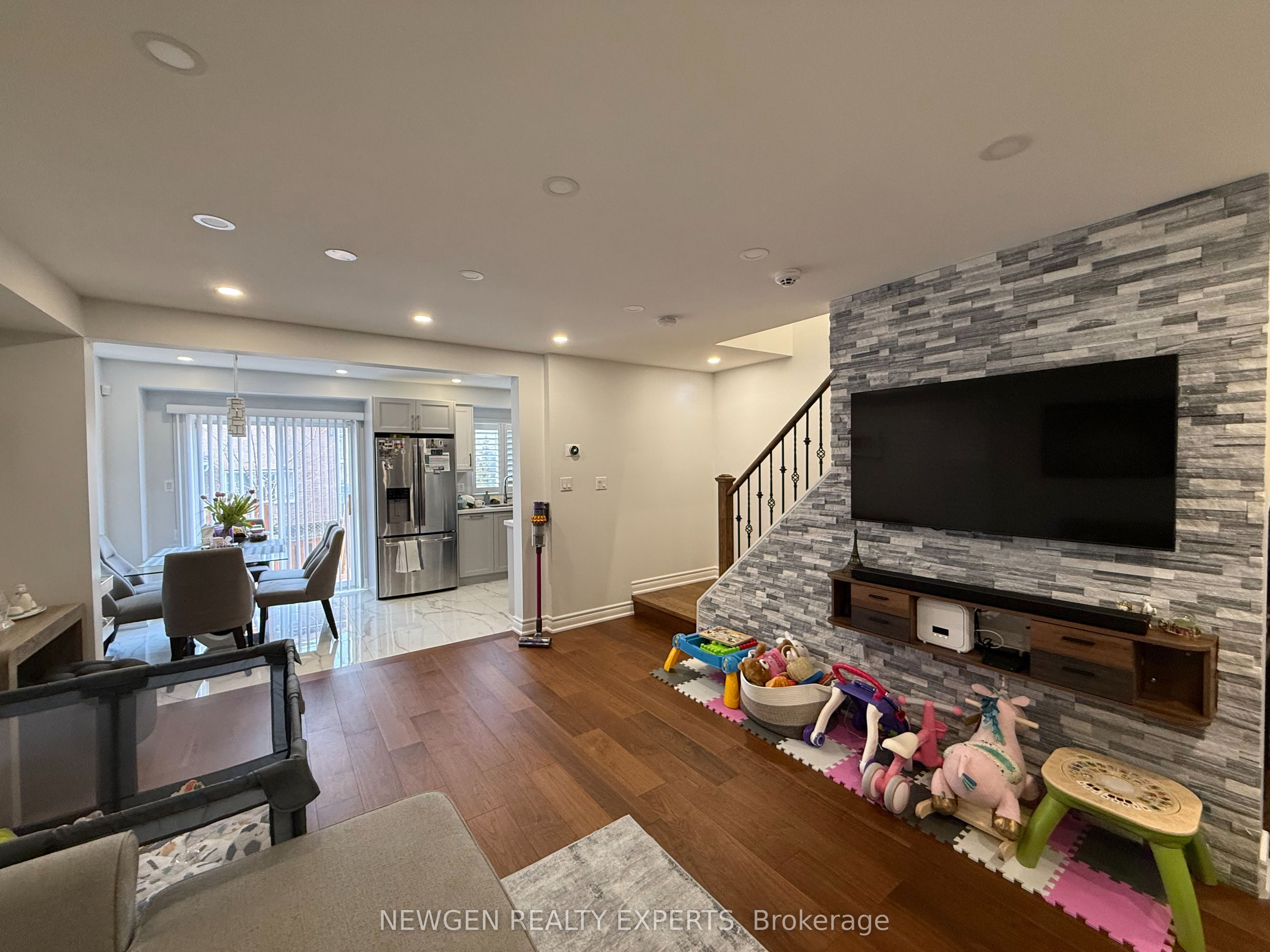 Additional image 5 of 22 Rochefort Drive, Toronto, ON, M3C 3Z3