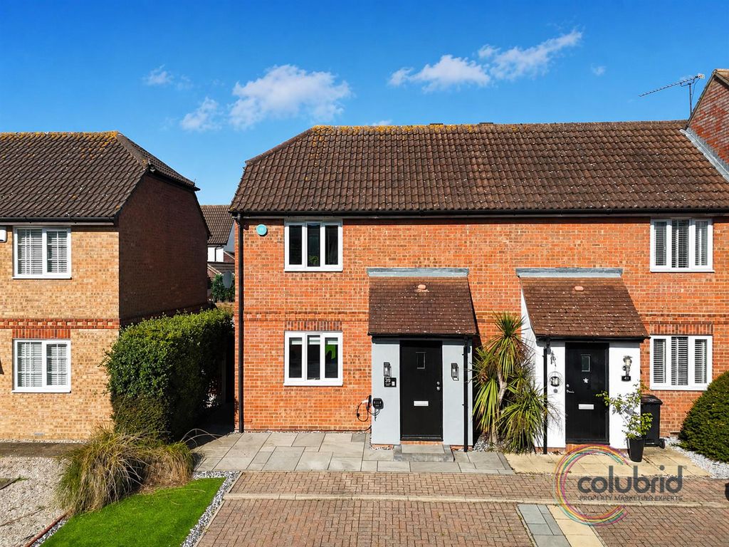 2 bed end terrace house for salePound Lane Central, Steeple View SS15