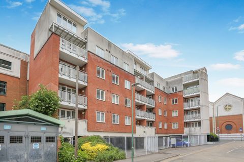 32 West Street, Sutton SM1