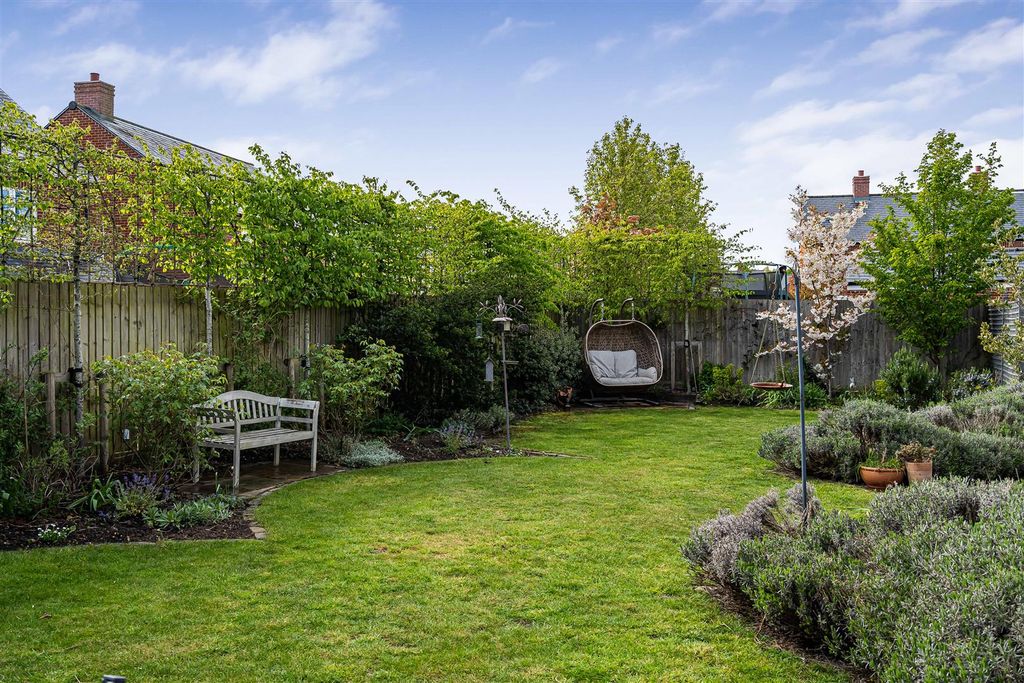 Additional image 9 of 5 bed property for saleLander Close, Chesterton, Bicester OX26