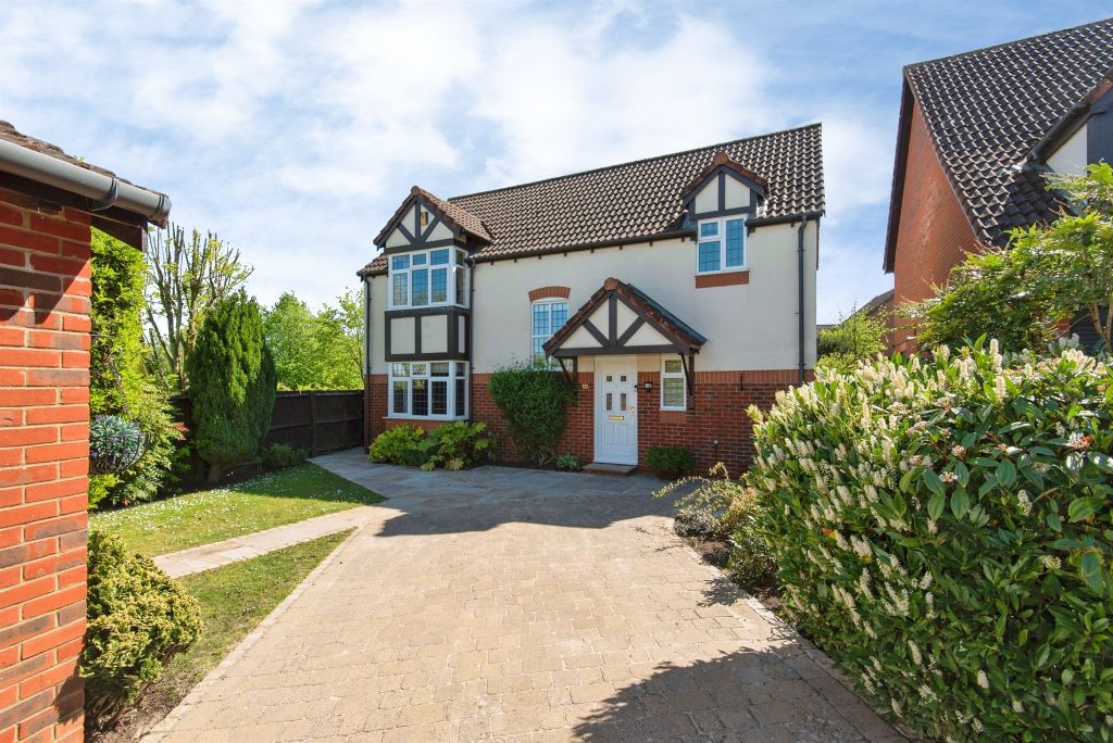 4 bed detached house for saleCampbell Close, Buntingford SG9