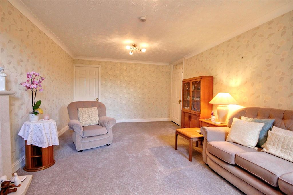 Additional image 5 of 2 bed flat for saleTudor Court, Beverley Road, Willerby, Hull HU10