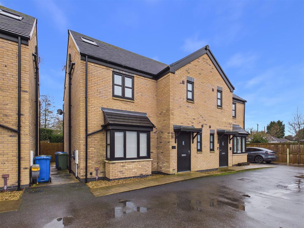 3 bed semi-detached house for saleAvocet Close, Brough HU15