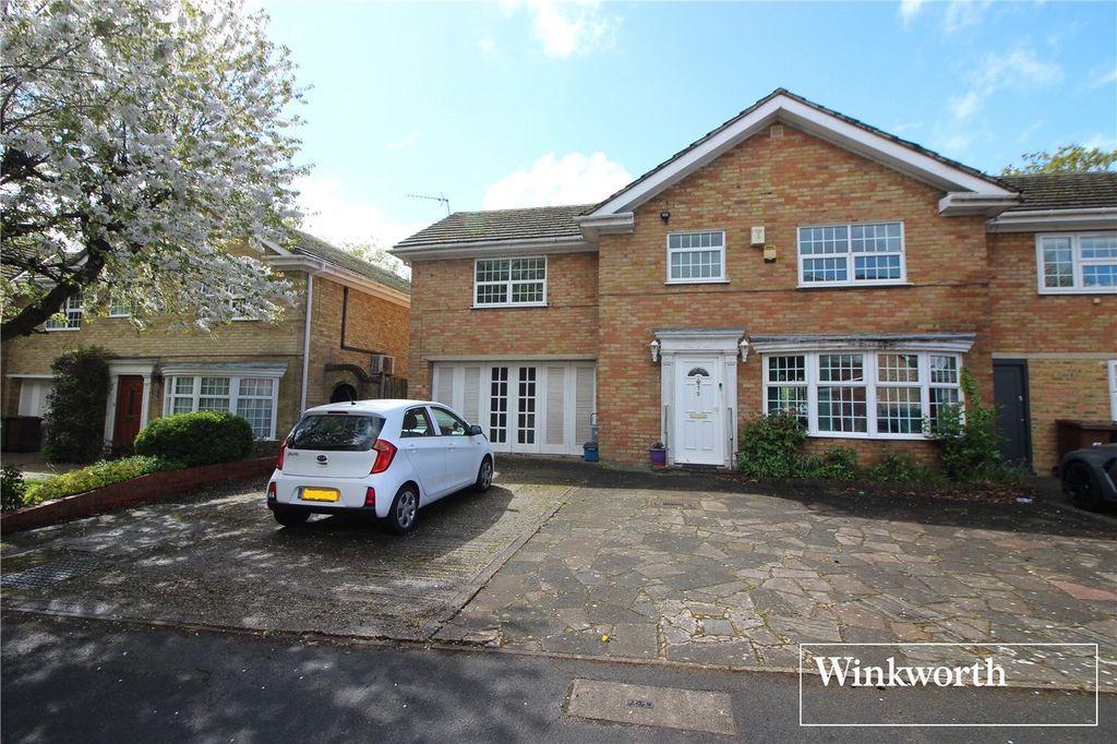 4 bed end terrace house for saleHartfield Avenue, Elstree, Borehamwood, Hertfordshire WD6