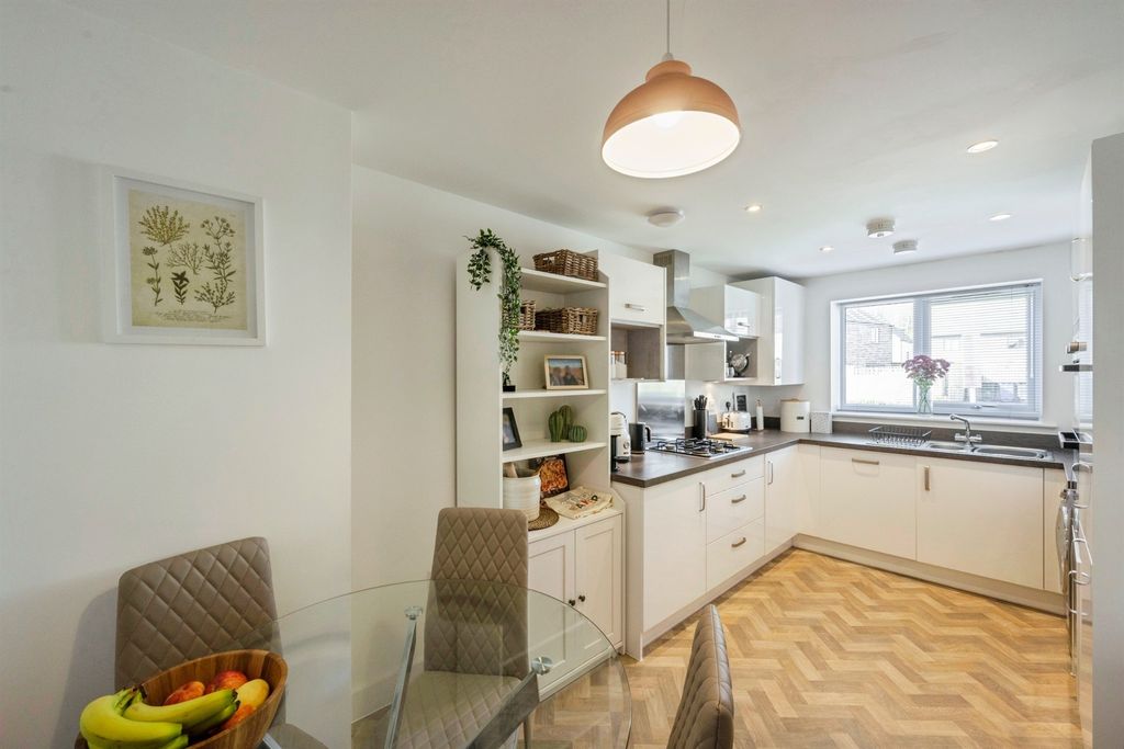 Additional image 5 of 3 bed semi-detached house for saleSwan Road, Lakeside, Doncaster DN4