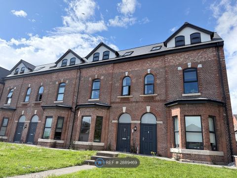 Queens Terrace, Salford M7
