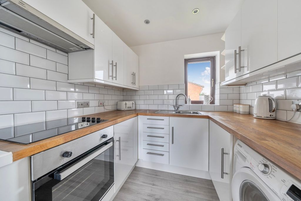 Additional image 3 of 1 bed flat for saleUpperstone Close, Stotfold SG5