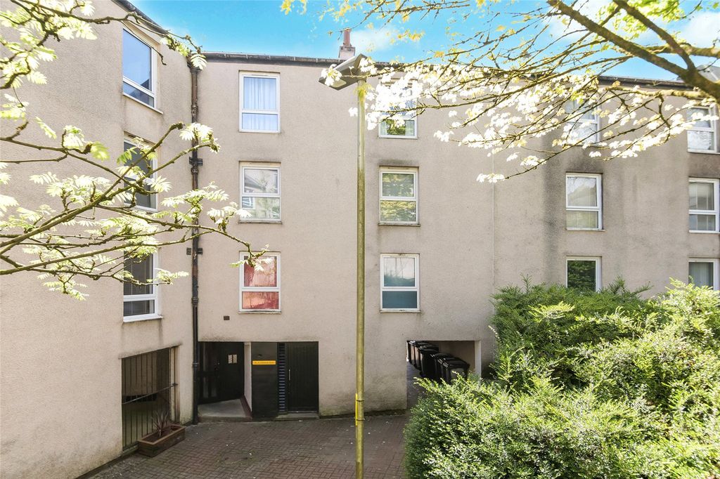 2 bed flat for saleEllisland Road, Cumbernauld, Glasgow, North Lanarkshire G67