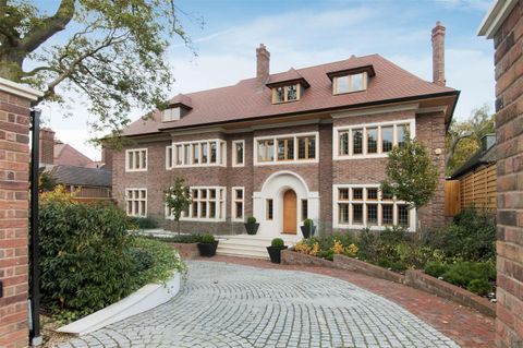 Courtenay Avenue, Kenwood N6