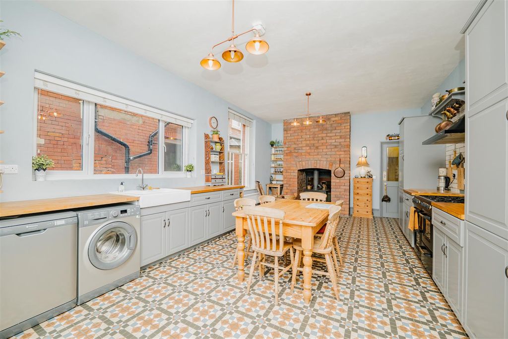 Additional image 12 of 5 bed semi-detached house for saleThe Parade, Barry CF62
