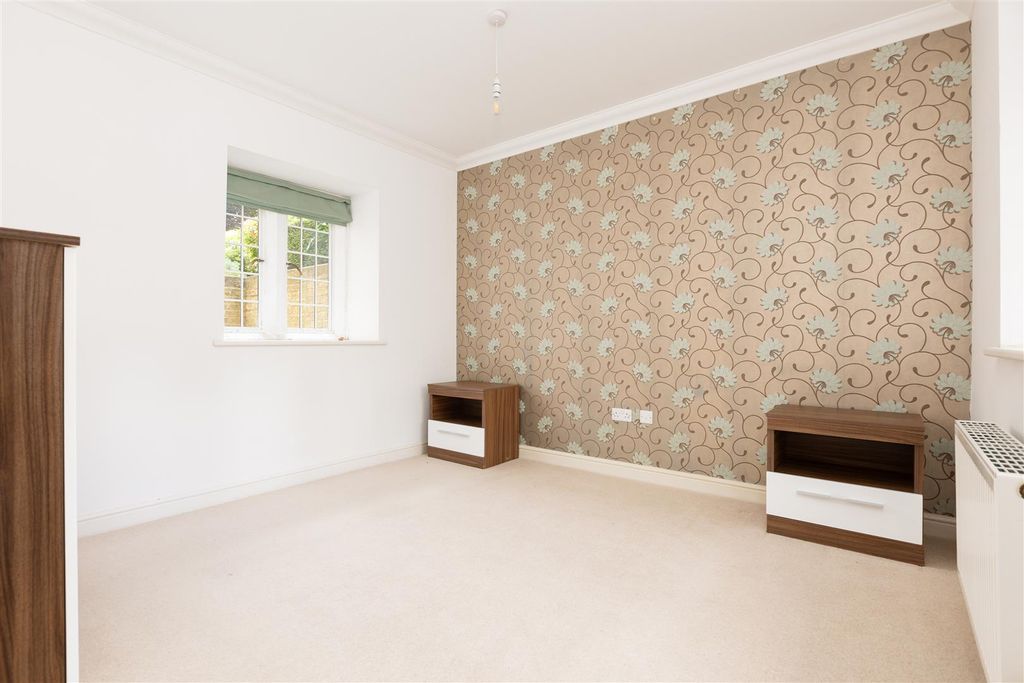 Additional image 9 of 3 bed flat for saleFairfield Hall, Kingsley Avenue, Fairfield SG5