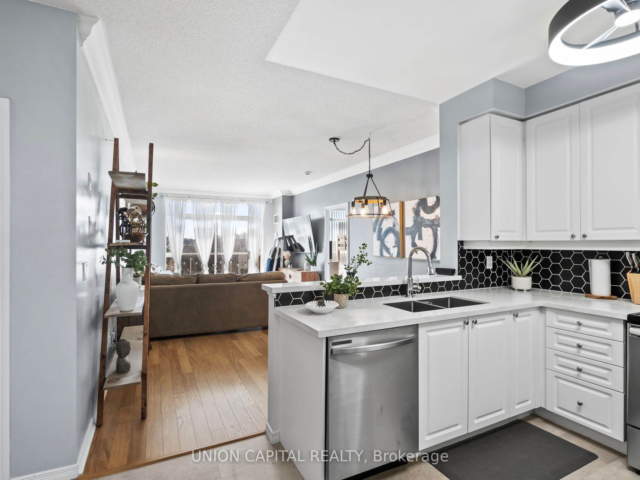 PH918-3650 Kingston Road, Toronto, ON, M1M 3X9