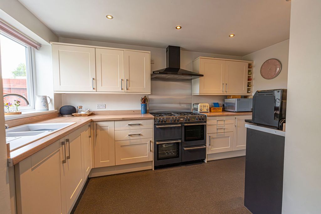 Additional image 5 of 3 bed semi-detached house for saleSt. Josephs Close, Undy NP26