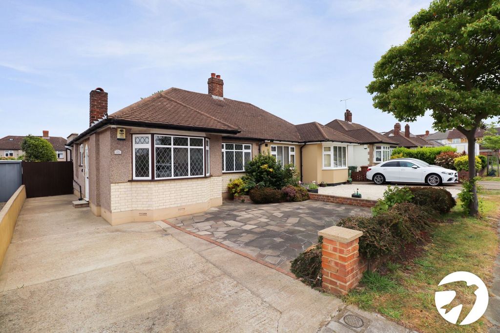2 bed bungalow for saleTrosley Road, Belvedere DA17