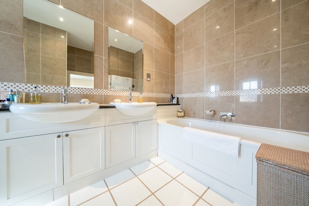 Additional image 13 of 3 bed flat for saleOverbury Avenue, Beckenham BR3