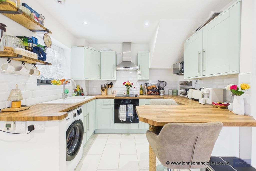 Additional image 3 of 1 bed property for saleCornhill Close, Addlestone KT15