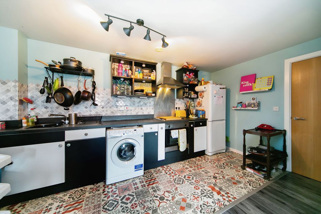 2 bed flat for saleSaddlery Way, Chester CH1 photo 5