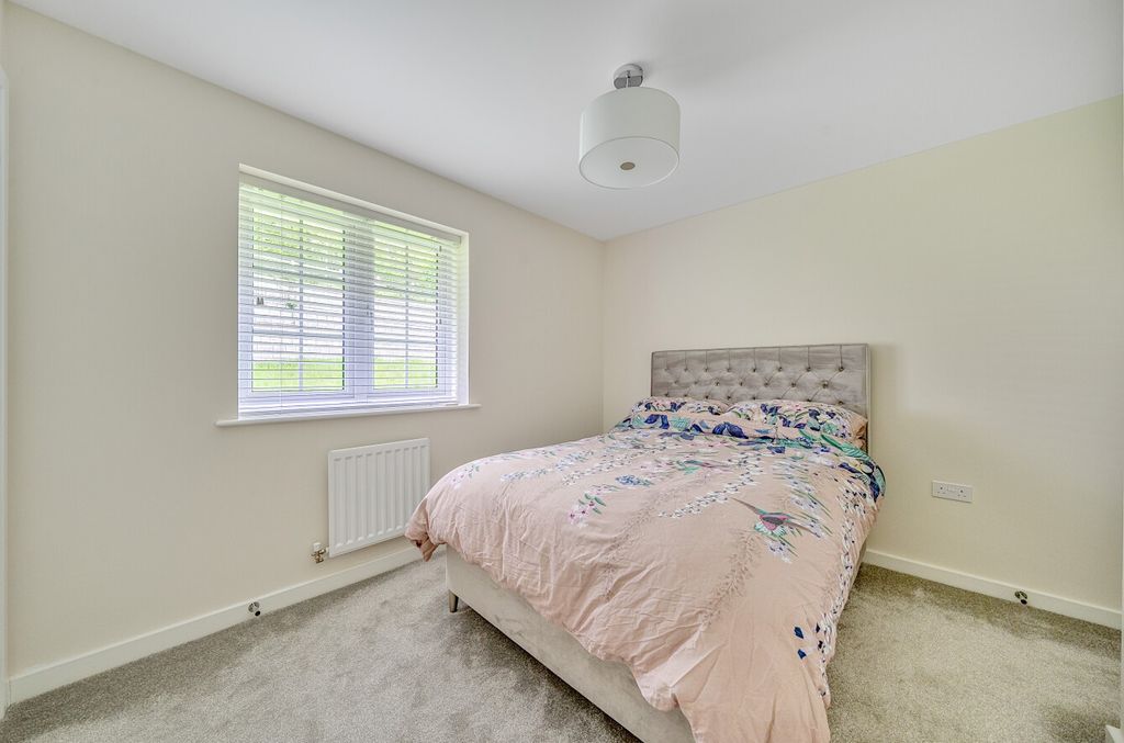Additional image 6 of 5 bed detached house for saleWalton Close, Alton, Hampshire GU34