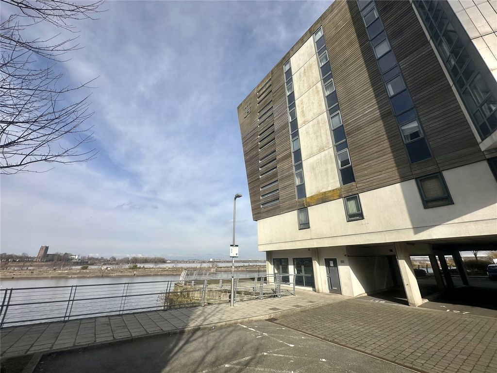 2 bed flat for saleThe Decks, Runcorn, Cheshire WA7
